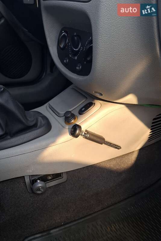 Седан Renault Clio Symbol 2005 в Києві фото 34 Седан Renault Clio Symbol 2005 в Києві