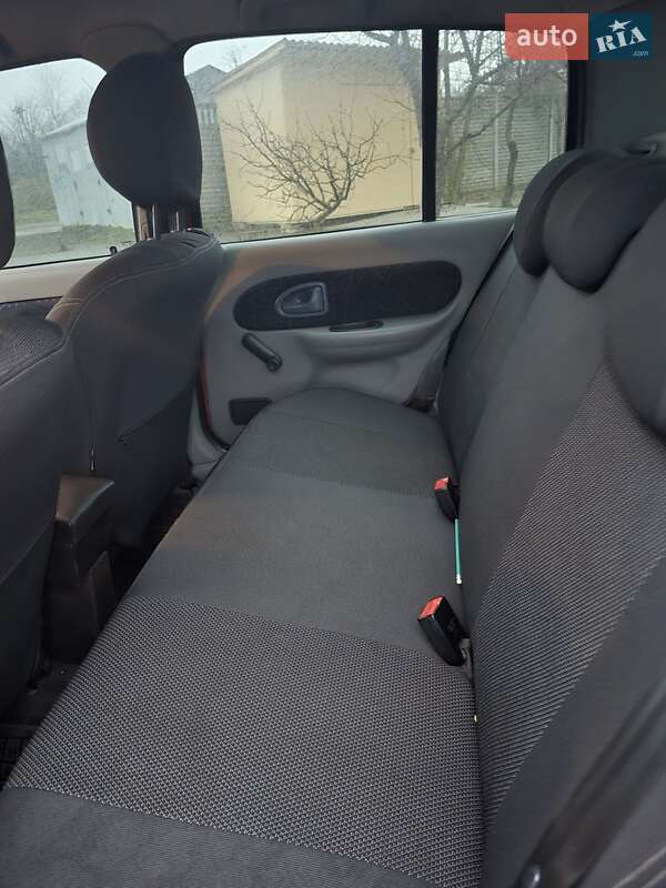 Седан Renault Clio Symbol 2004 в Запоріжжі