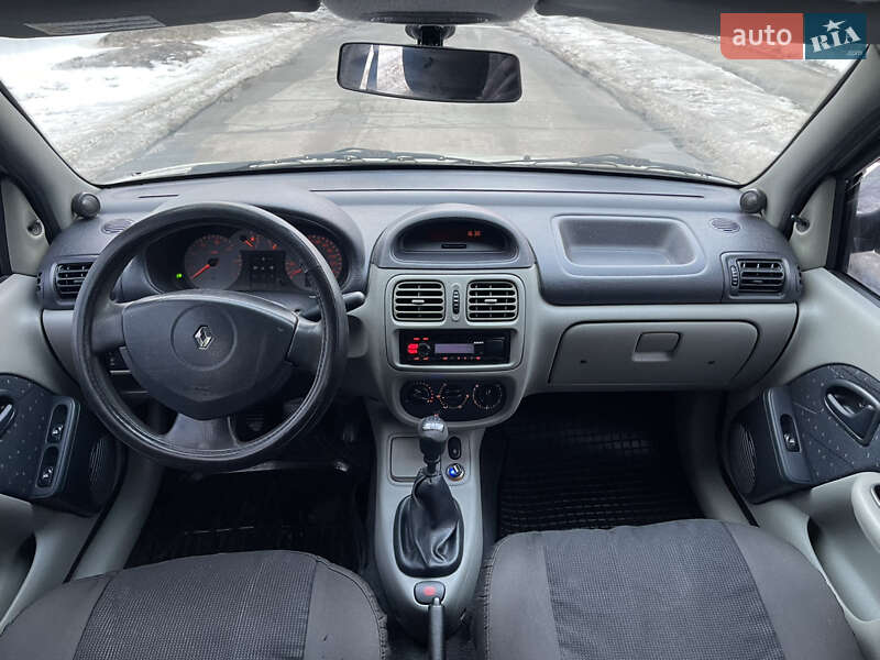 Седан Renault Clio Symbol 2004 в Киеве