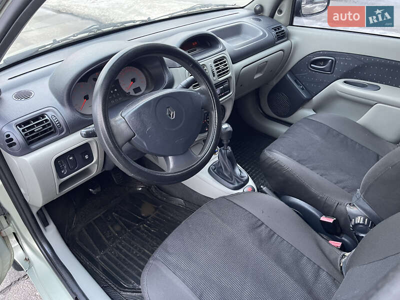 Седан Renault Clio Symbol 2004 в Киеве