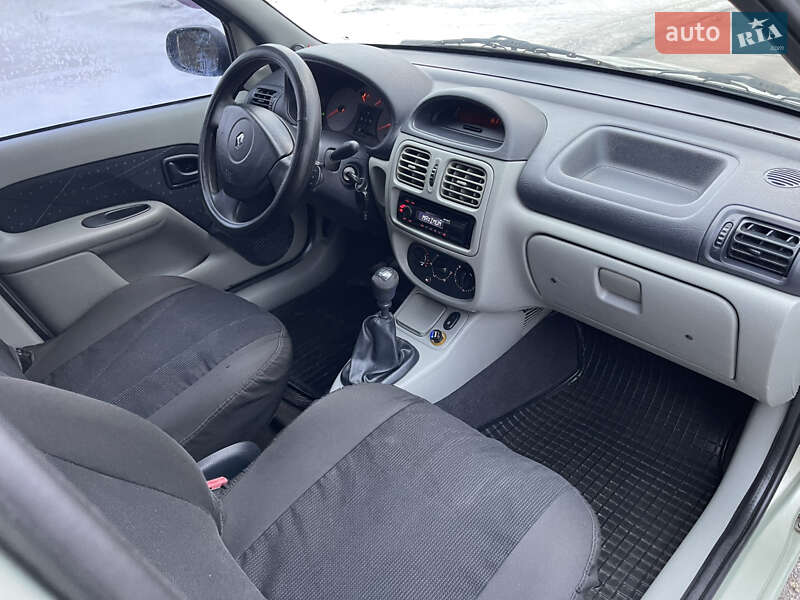 Седан Renault Clio Symbol 2004 в Киеве