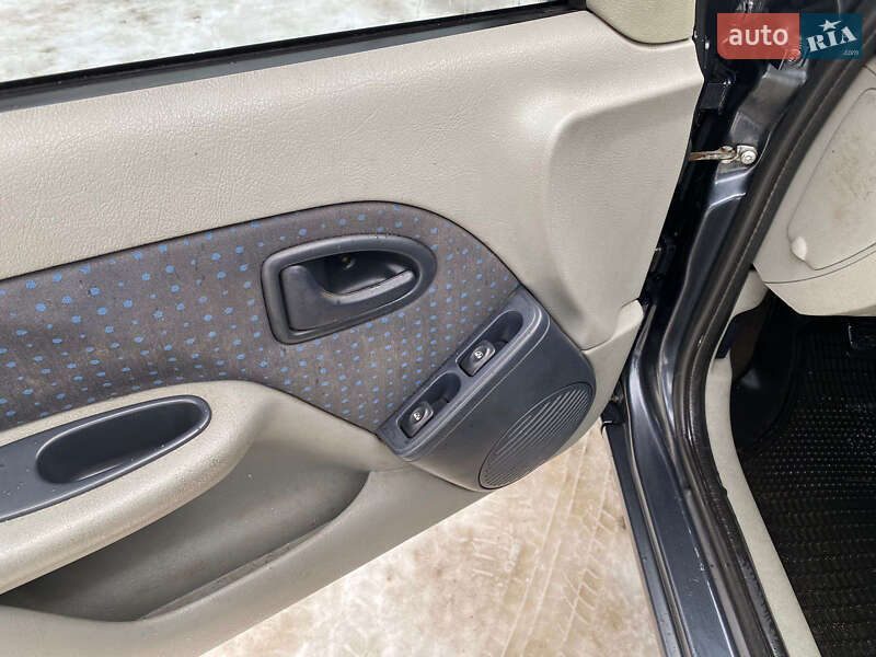 Седан Renault Clio Symbol 2006 в Василькове