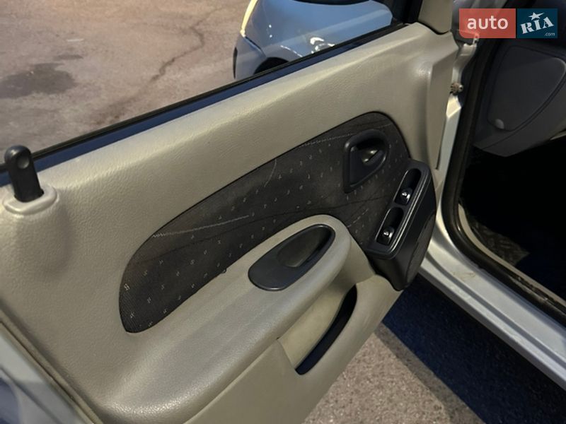 Седан Renault Clio Symbol 2004 в Івано-Франківську