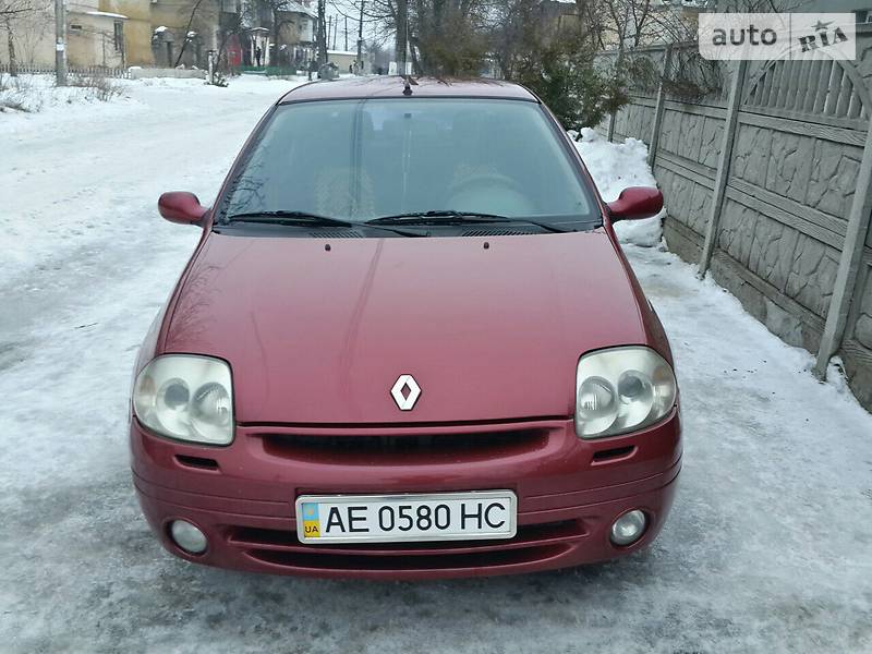 Седан Renault Clio 2001 в Днепре