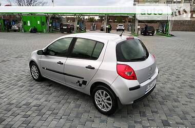 Хетчбек Renault Clio 2007 в 