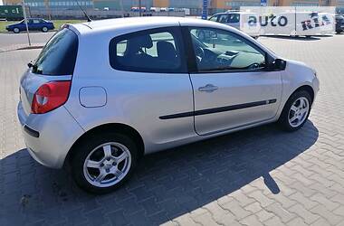 Хетчбек Renault Clio 2006 в 