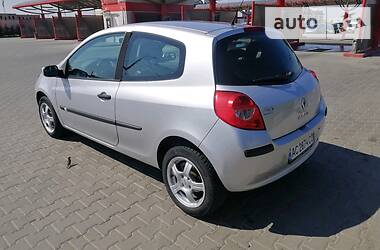 Хетчбек Renault Clio 2006 в 