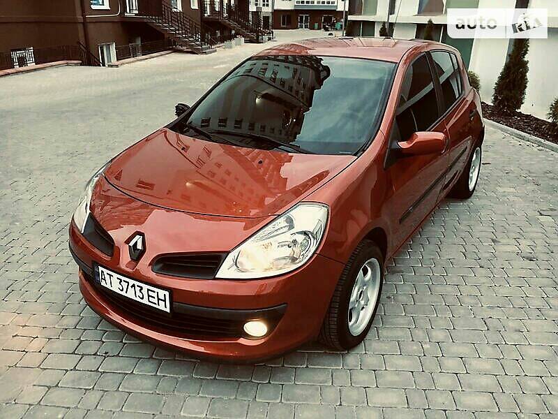 Хетчбек Renault Clio 2006 в 
