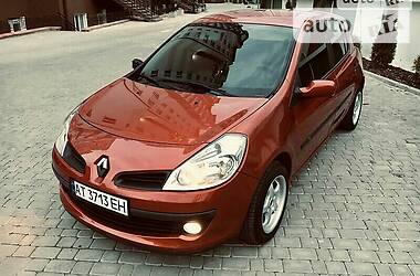 Хетчбек Renault Clio 2006 в 