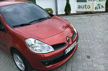 Хетчбек Renault Clio 2006 в 