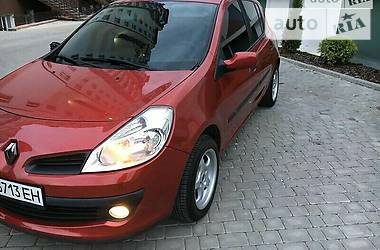 Хетчбек Renault Clio 2006 в 