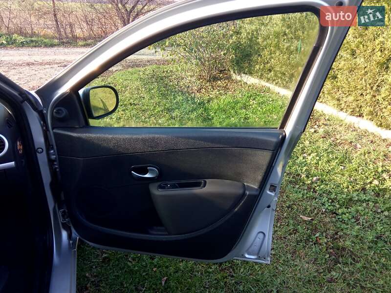 Универсал Renault Clio 2011 в Снятине