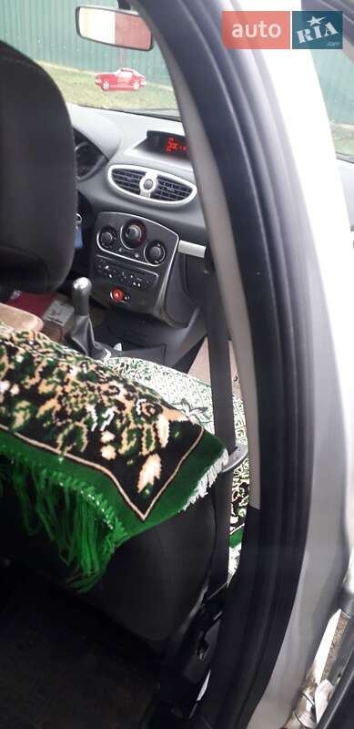 Хэтчбек Renault Clio 2011 в Черновцах фото 7 Хэтчбек Renault Clio 2011 в Черновцах