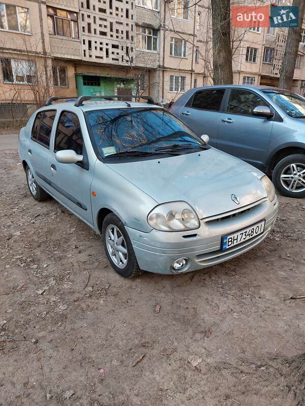 Хэтчбек Renault Clio 2001 в 