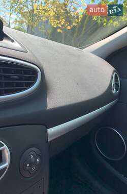 Хэтчбек Renault Clio 2009 в 