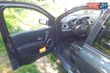 Хэтчбек Renault Clio 2005 в 