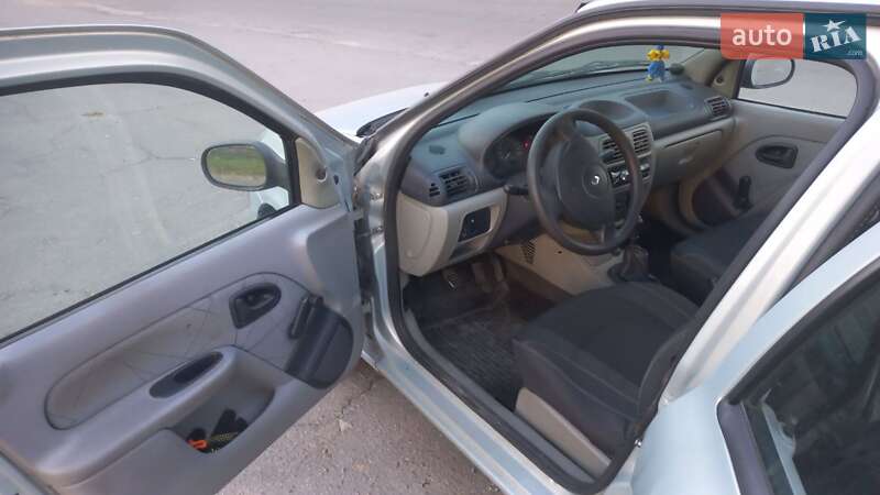 Хетчбек Renault Clio 2003 в Рокитному фото 9 Хетчбек Renault Clio 2003 в Рокитному