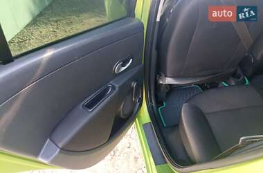 Хэтчбек Renault Clio 2009 в 