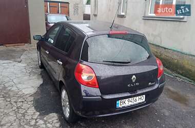 Хетчбек Renault Clio 2006 в 