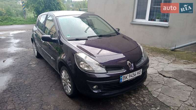 Хетчбек Renault Clio 2006 в 
