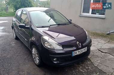 Хетчбек Renault Clio 2006 в 