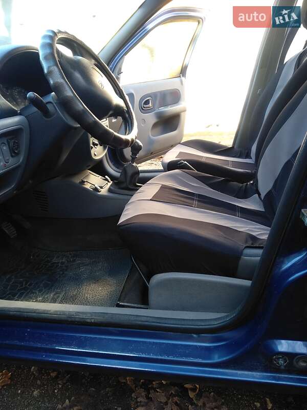 Хэтчбек Renault Clio 2001 в Кропивницком фото 12 Хэтчбек Renault Clio 2001 в Кропивницком