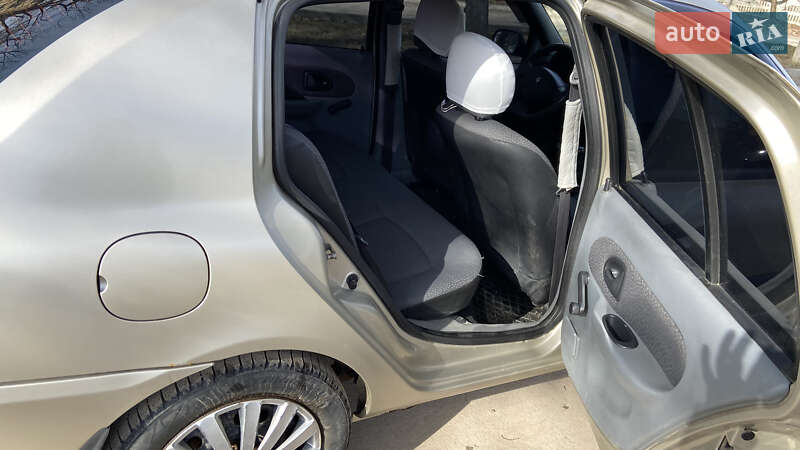 Седан Renault Clio 2007 в Виннице