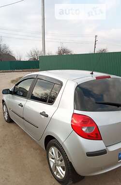 Хэтчбек Renault Clio 2006 в Обухове