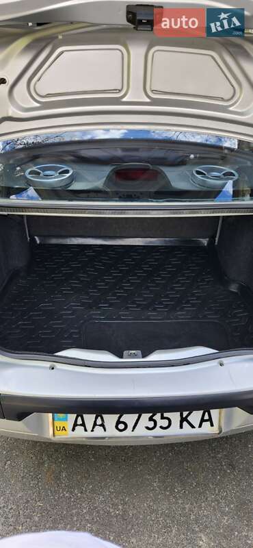 Седан Renault Clio 2005 в Киеве фото 29 Седан Renault Clio 2005 в Киеве