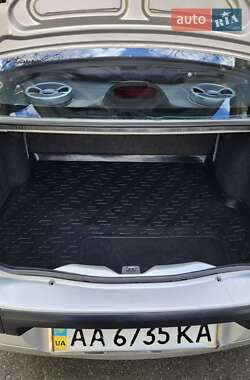 Седан Renault Clio 2005 в 