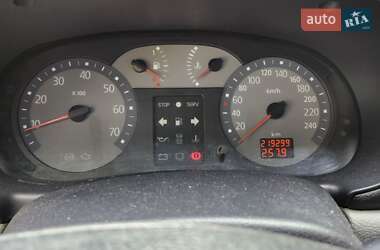 Седан Renault Clio 2005 в 