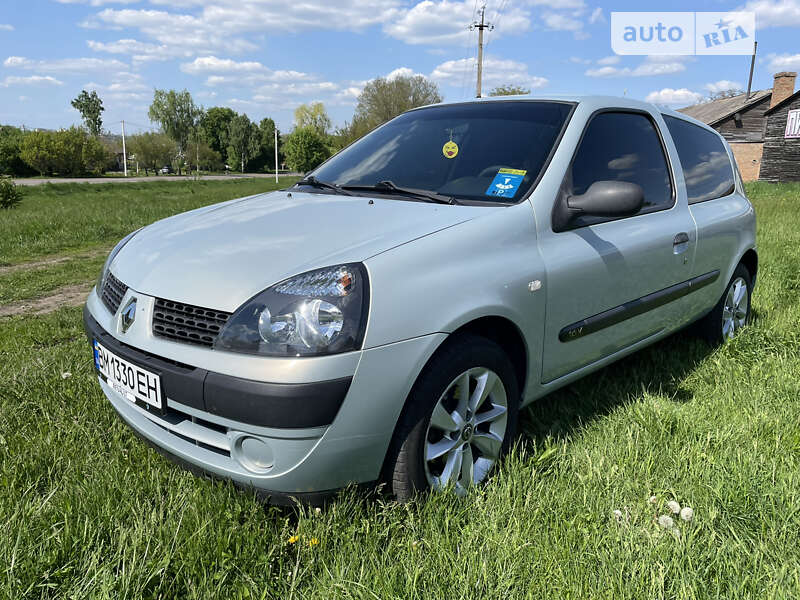 Хэтчбек Renault Clio 2003 в Ромнах