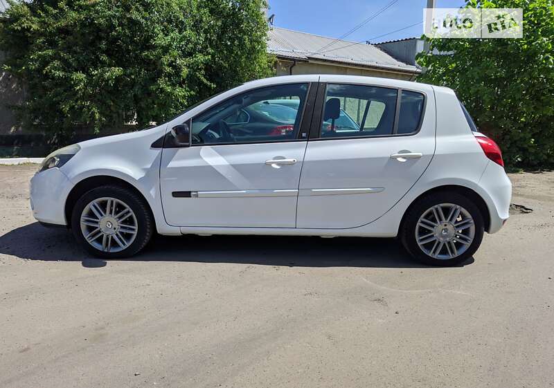 Хэтчбек Renault Clio 2010 в Ровно