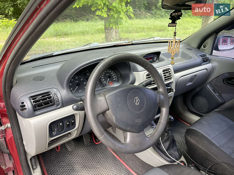 Хэтчбек Renault Clio 2002 в Харькове
