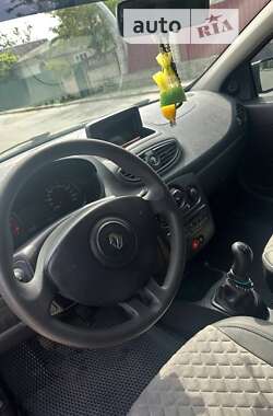 Хэтчбек Renault Clio 2009 в Звягеле