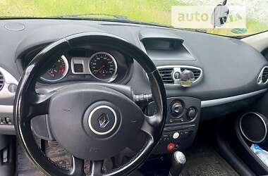 Хэтчбек Renault Clio 2009 в 