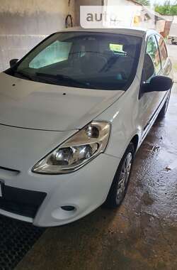Хэтчбек Renault Clio 2009 в 