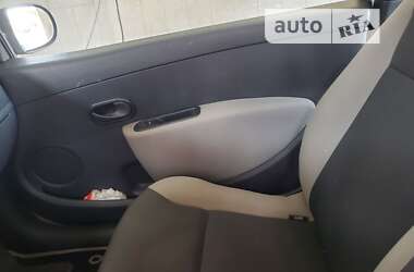 Хэтчбек Renault Clio 2009 в 