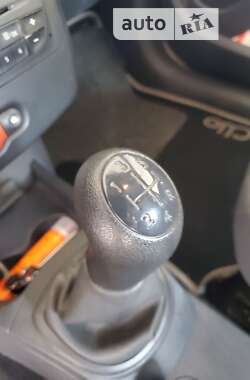 Хэтчбек Renault Clio 2009 в 