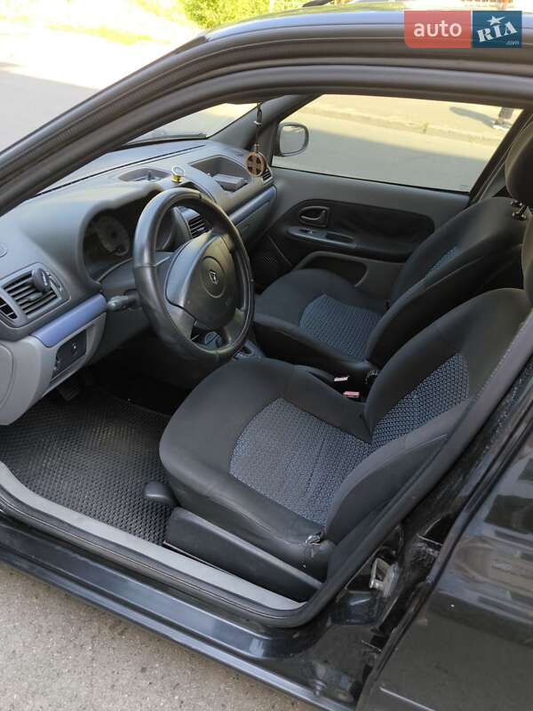 Хэтчбек Renault Clio 2006 в Чернигове