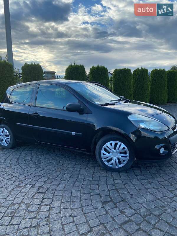 Хэтчбек Renault Clio 2010 в Львове фото Хэтчбек Renault Clio 2010 в Львове