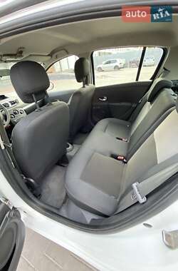 Хэтчбек Renault Clio 2010 в 