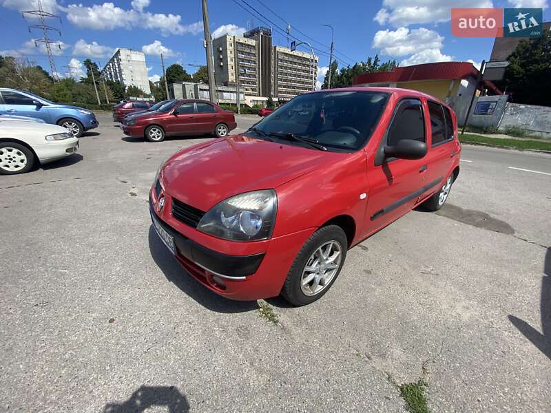 Хэтчбек Renault Clio 2004 в 