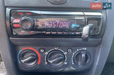 Хэтчбек Renault Clio 2004 в 