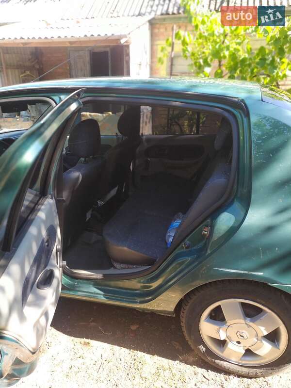 Хетчбек Renault Clio 2004 в Голованівську
