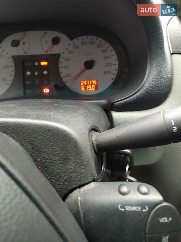 Хетчбек Renault Clio 2004 в Голованівську