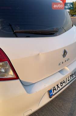 Хэтчбек Renault Clio 2011 в 