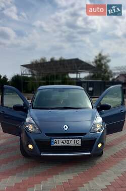 Хэтчбек Renault Clio 2010 в 