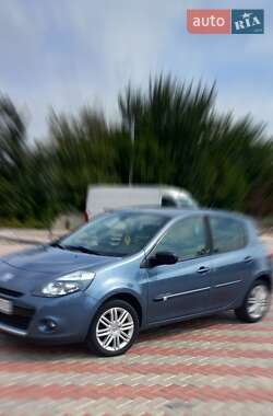 Хэтчбек Renault Clio 2010 в 