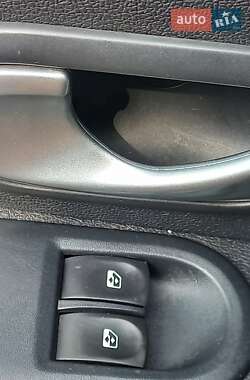 Хэтчбек Renault Clio 2010 в 